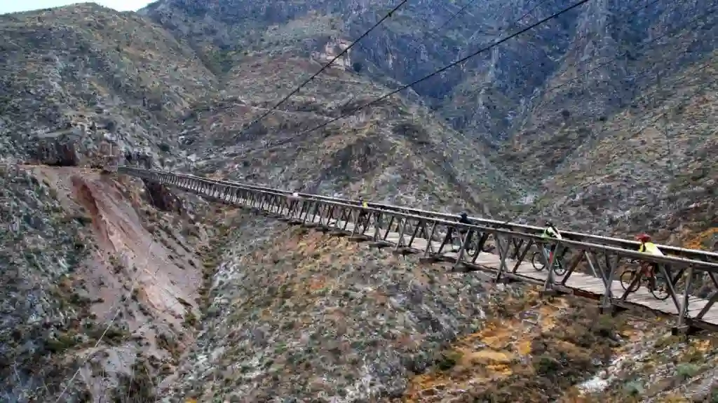 Top 10 Most Dangerous Bridges in The World
